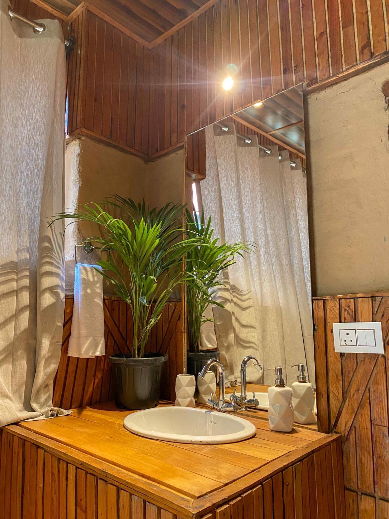 Whoopers Boutique Resort Jibhi 外观 照片